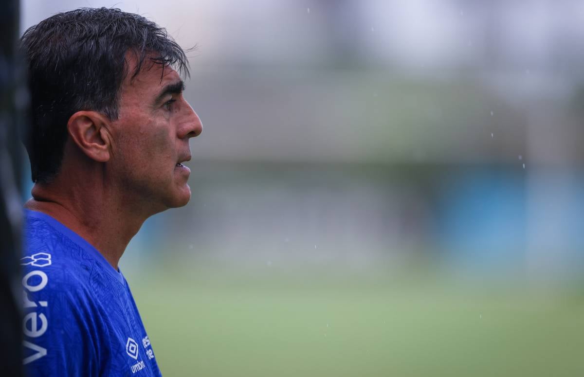 Técnico Gustavo Quinteros, do Grêmio