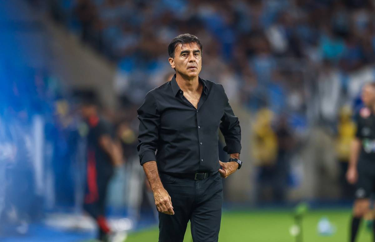 Técnico Gustavo Quinteros, do Grêmio