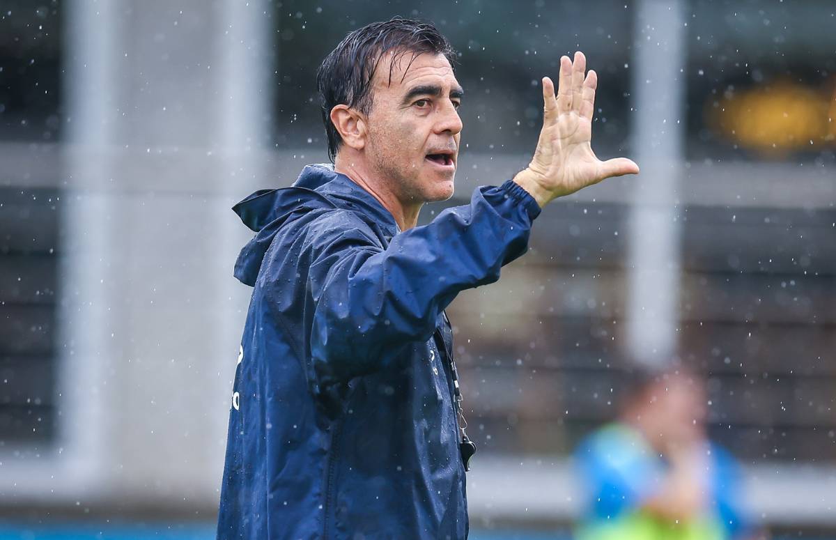 Quinteros em treino do Grêmio