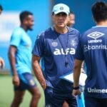 Quinteros em treino do Grêmio