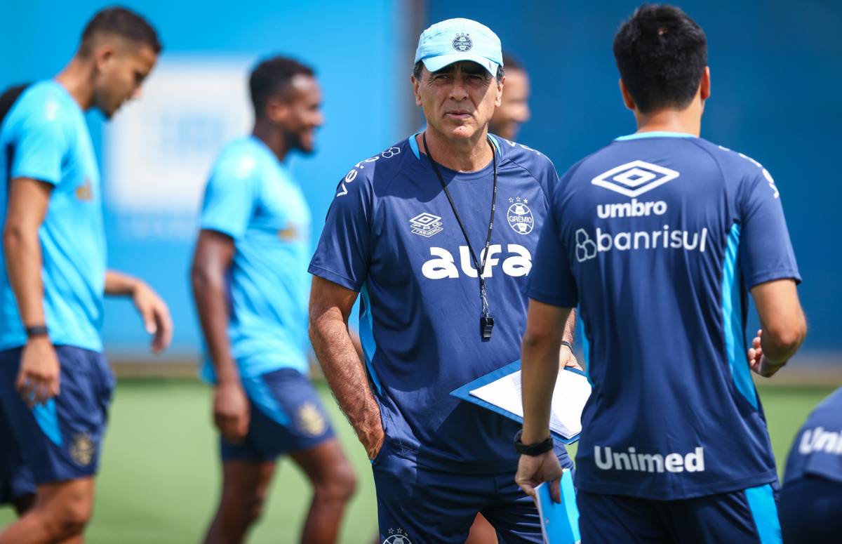 Quinteros em treino do Grêmio