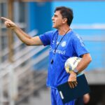 Técnico Gustavo Quinteros pelo Grêmio