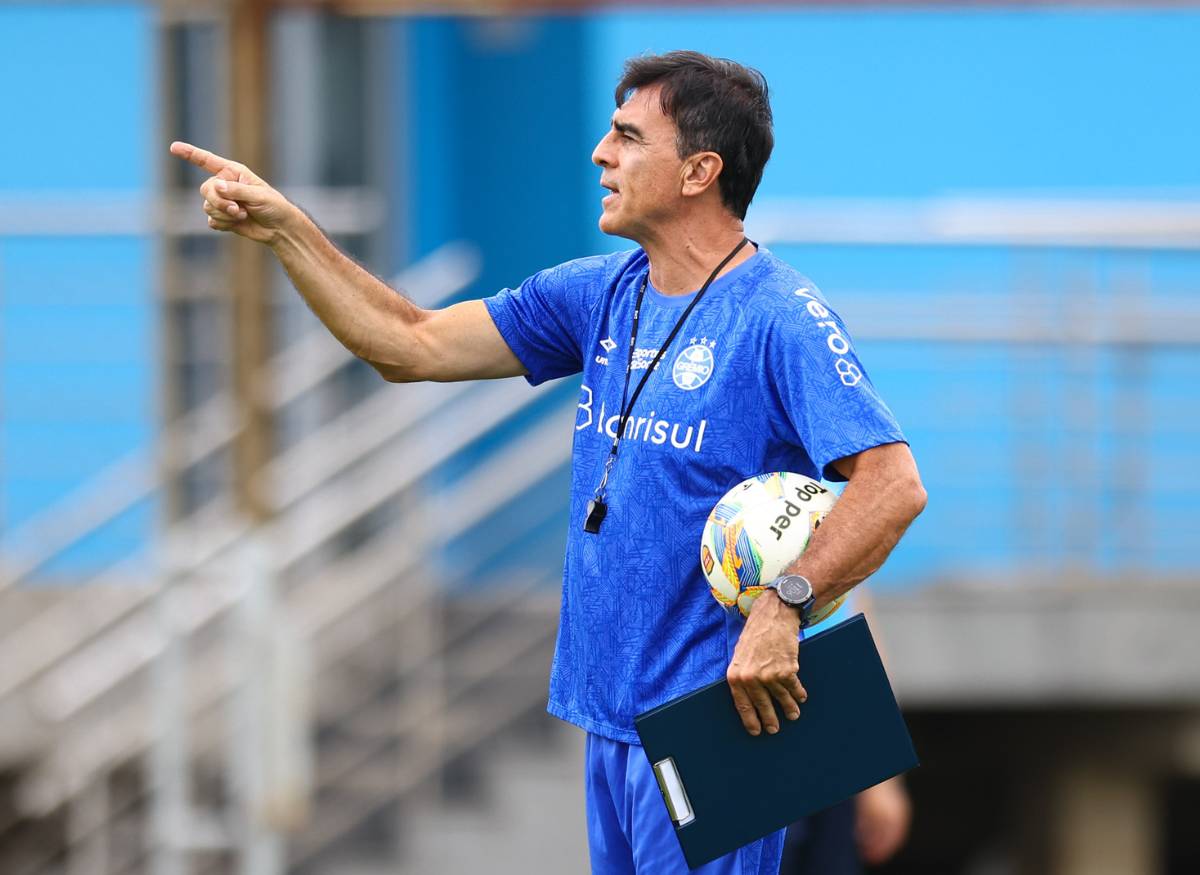 Técnico Gustavo Quinteros pelo Grêmio