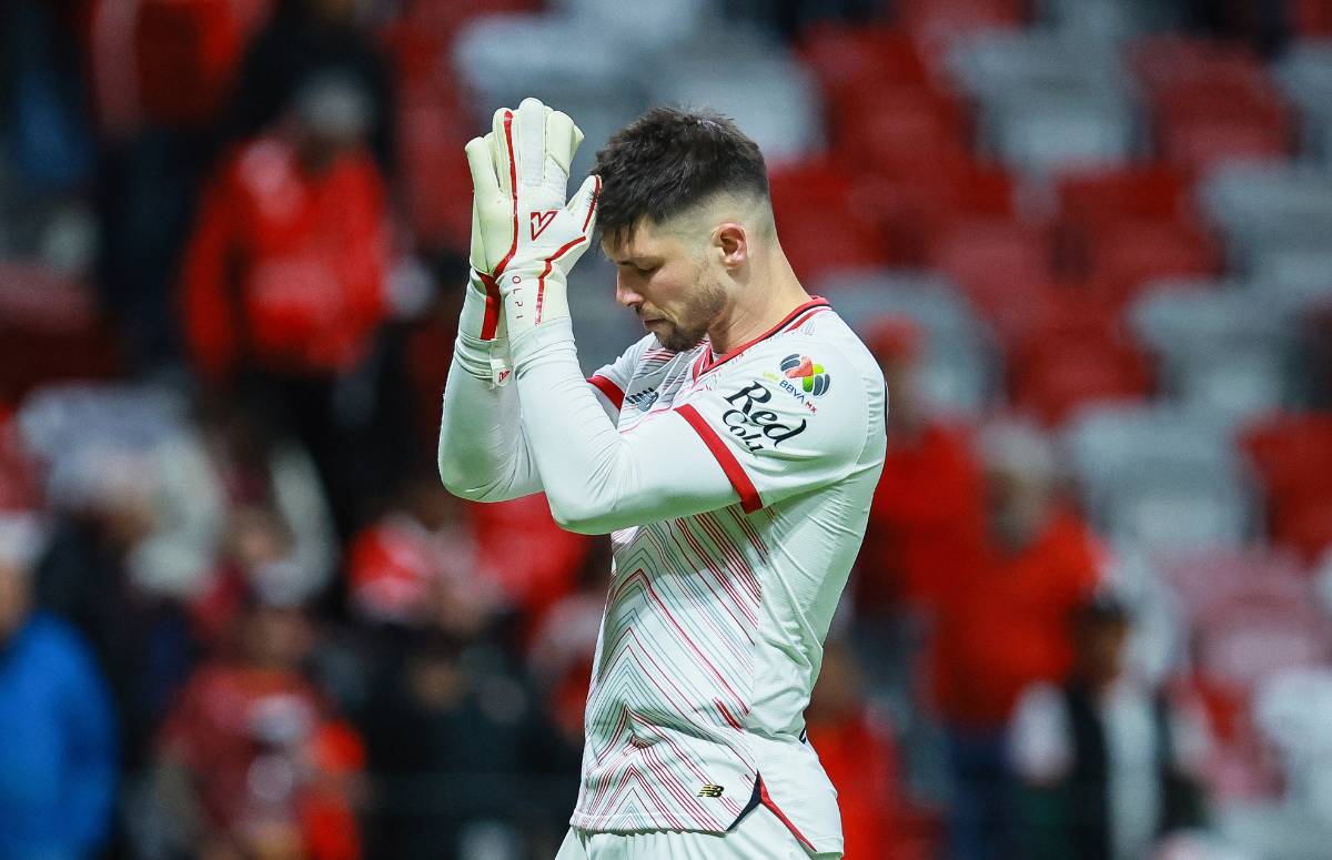 Goleiro Tiago Volpi interessa ao Grêmio