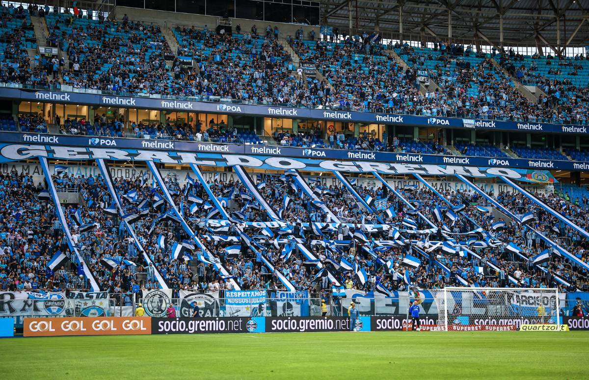 Torcida do Grêmio na Arena em jogo contra o Juventude em 2024