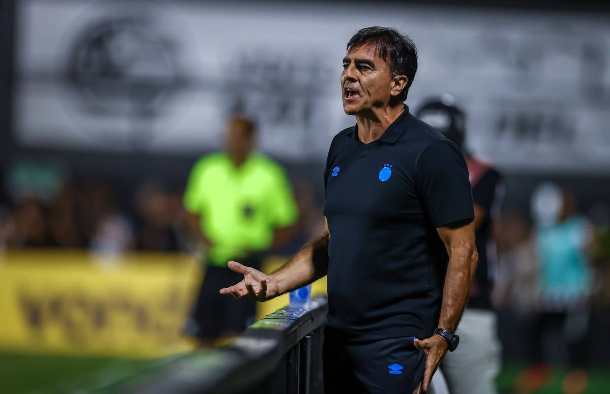 Técnico Gustavo Quinteros pelo Grêmio