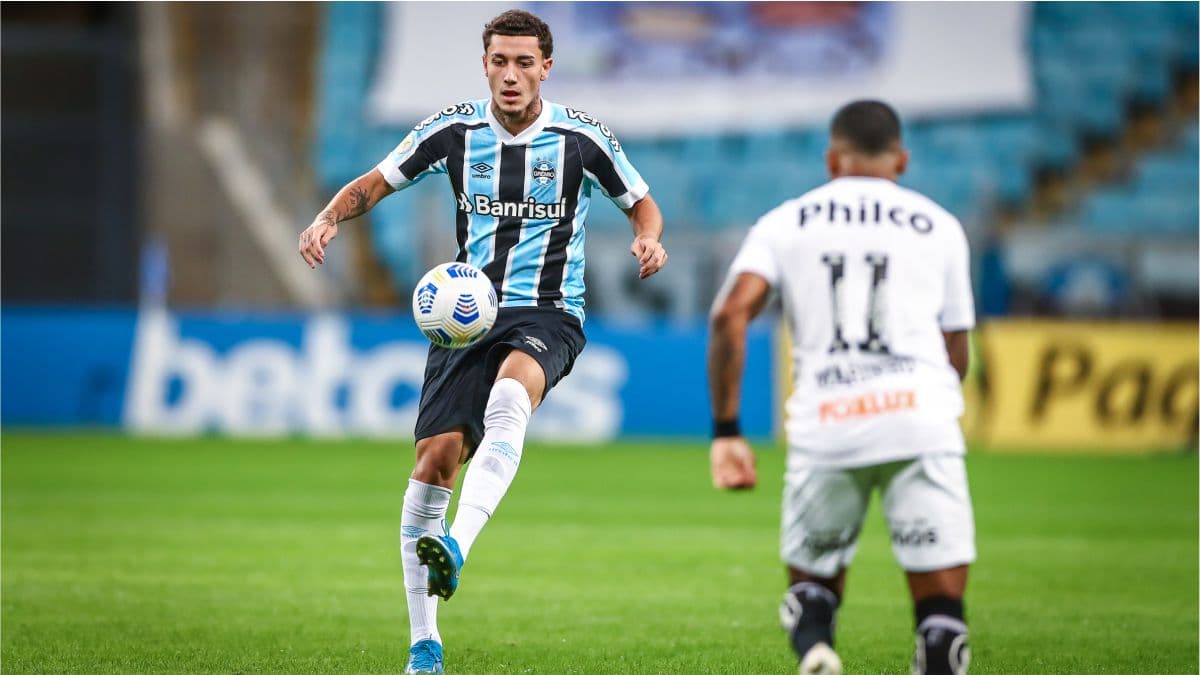 Victor Bobsin pelo Grêmio