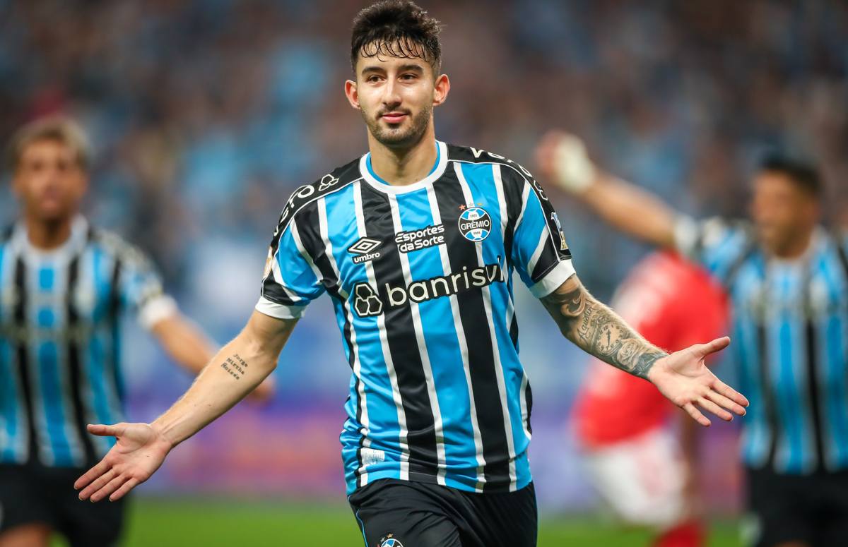 Villasanti comemora gol pelo Grêmio