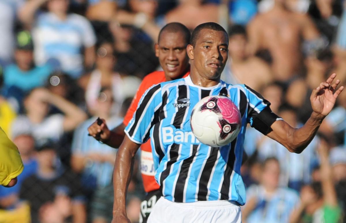 Gilberto Silva pelo Grêmio