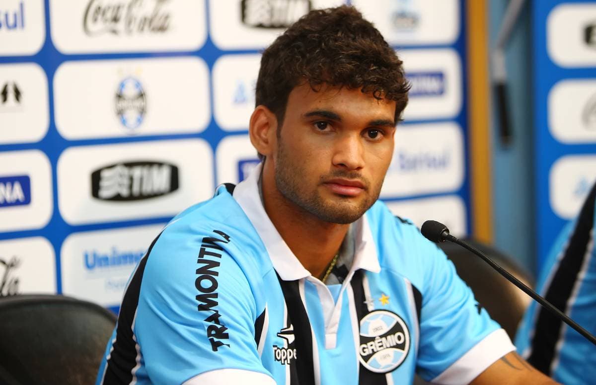 Willian José pelo Grêmio