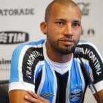 Zagueiro Kadu pelo Grêmio